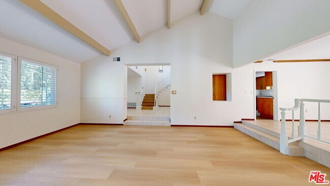 Foto del edificio - 7814 Woodhall Ave