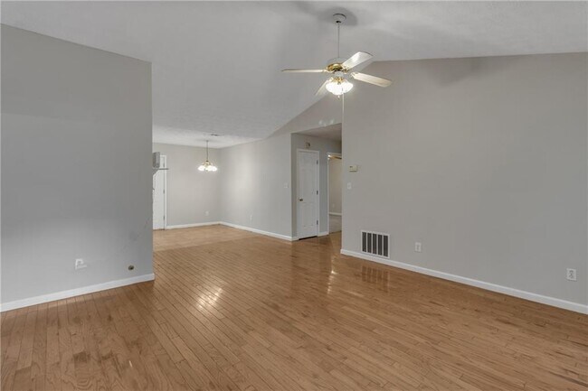 Foto del edificio - 7955 Trinity Park Dr
