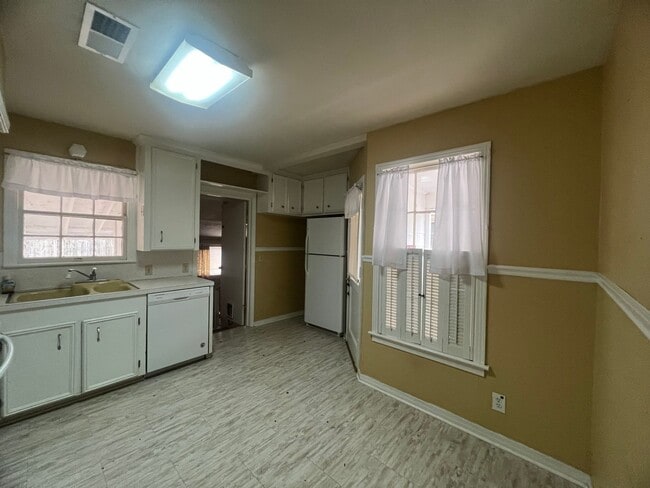 Building Photo - 4414 Akard Ave