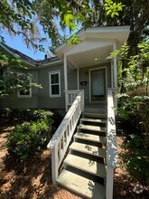 Building Photo - 833 E Park Ave