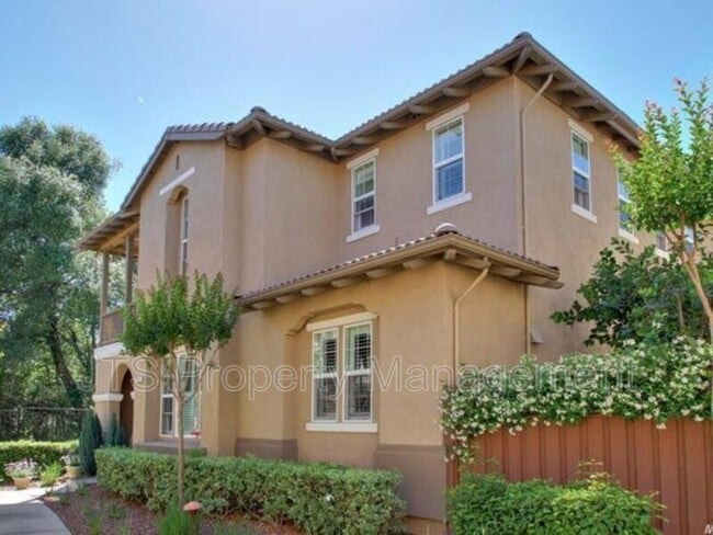 Building Photo - 217 Barnhill Dr