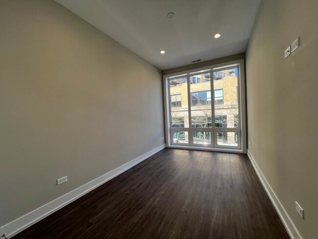 Foto del edificio - 3244 N Lincoln Ave