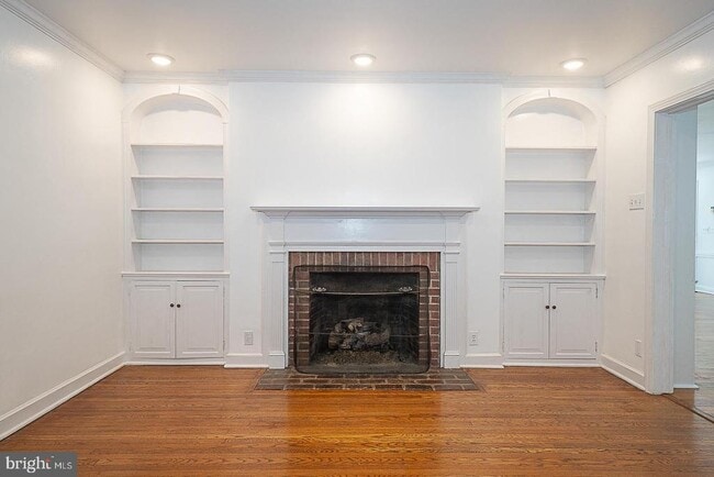 Building Photo - 714 Greythorne Rd