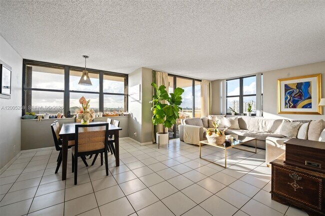 Foto del edificio - 2555 Collins Ave