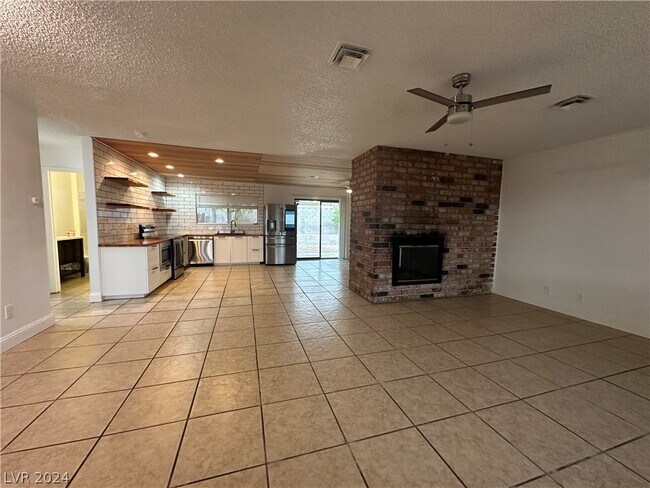 Building Photo - 1709 Shadow Mountain Pl