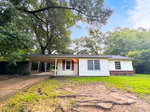 Building Photo - 1616 Gilda Cir