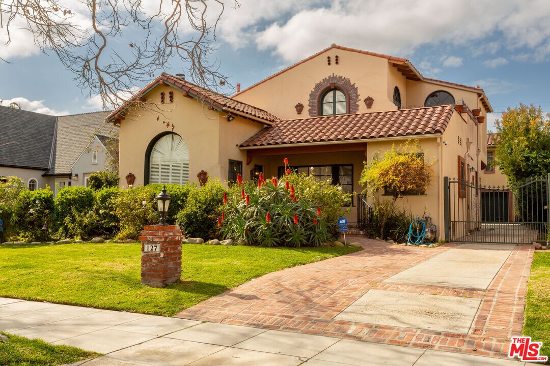 Foto principal - 127 S Citrus Ave
