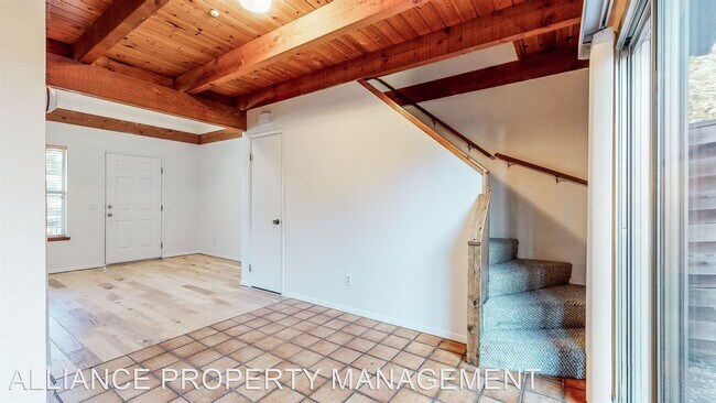Foto del edificio - 3 br, 2 bath House - 72 Kingston Lane (Way