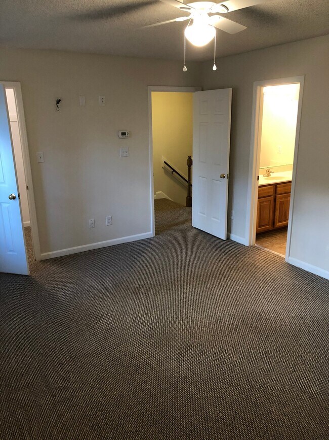 Foto del edificio - 6705 Twin Tree Ct
