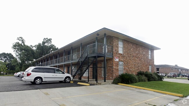 Building Photo - Redwood Apartments