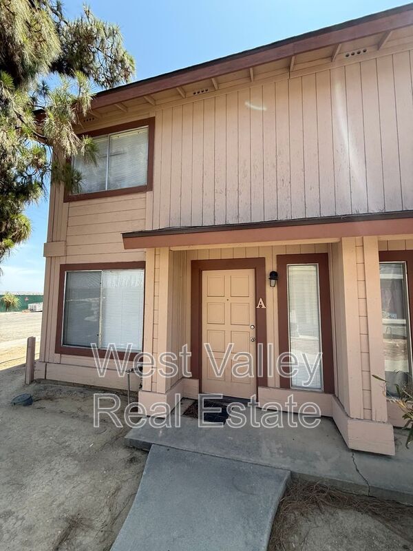 Foto principal - 205 W Ash St