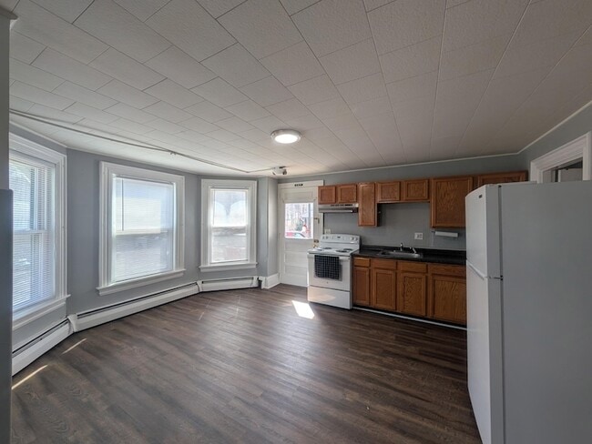 Building Photo - 31 Chestnut St