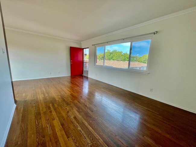 Building Photo - 1633 Centinela Ave
