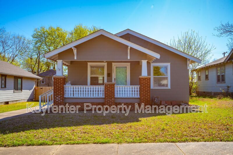 Primary Photo - 1207 S Florence Pl