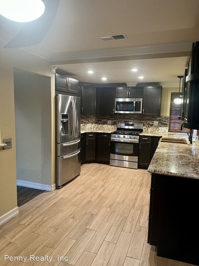 Building Photo - 3 br, 2.5 bath House - 8059 Mission Vista ...