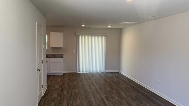 Foto del edificio - Charming single family house!3bedrooms, 3b...