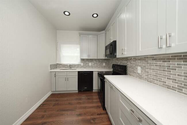 Foto del edificio - 9305 Kentshire Dr