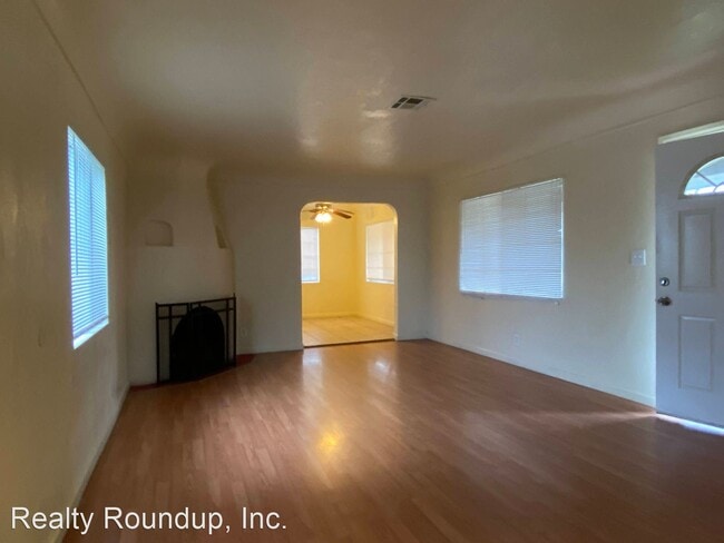 Building Photo - 4 br, 3 bath House - 205 W Swain Rd