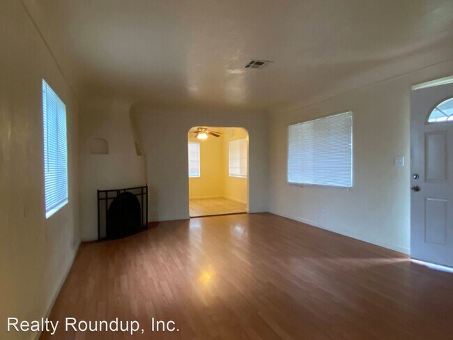 Foto del edificio - 4 br, 3 bath House - 205 W Swain Rd