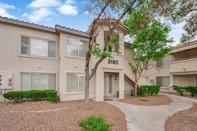 Foto del edificio - You will love this 2 bedroom condo! Update...