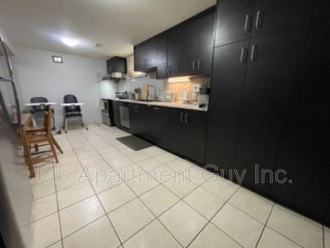 Photo du bâtiment - 484 E 25th St