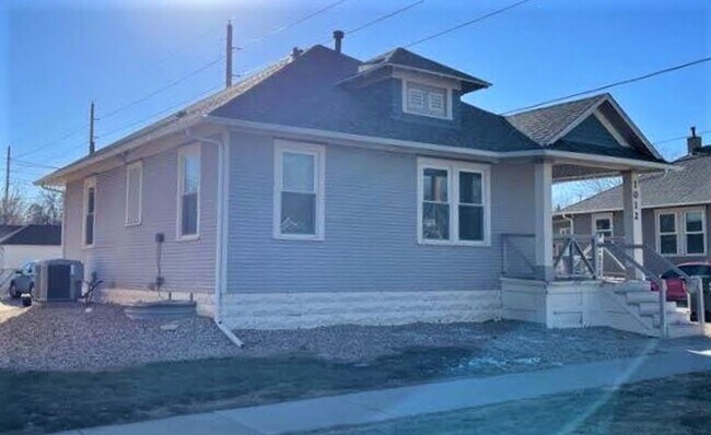 Building Photo - LEASING! Available June 30th