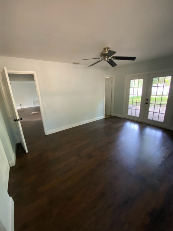 Building Photo - 1110 10th Pl