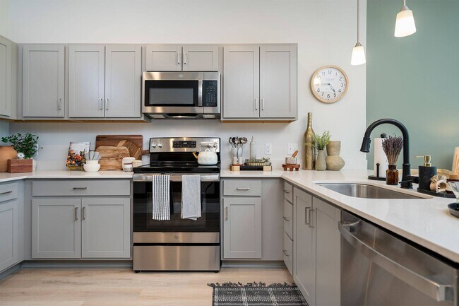 1BR, 1BA - 741SF - Kitchen - The Flats of River Ridge