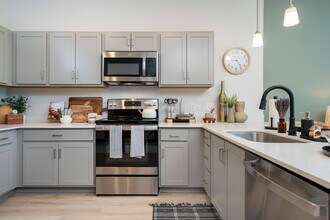 1BR, 1BA - 741SF - Kitchen - The Flats of River Ridge