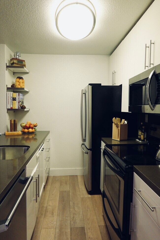 Cocina - 141 S Clark Dr