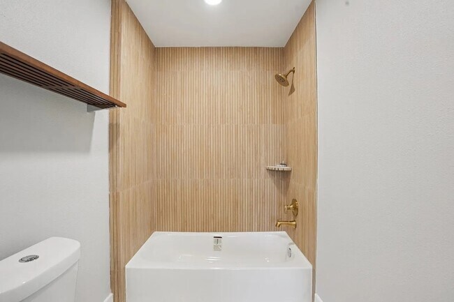 Building Photo - 1410 Elliott St