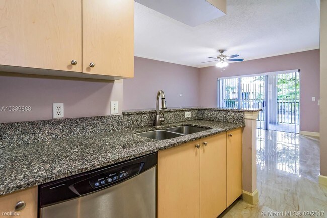 Foto del edificio - 2474 Centergate Dr