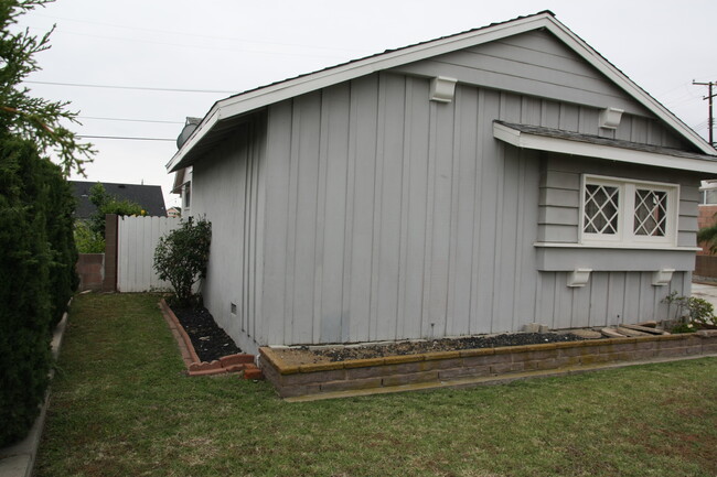 Building Photo - 15666 Hesse Dr