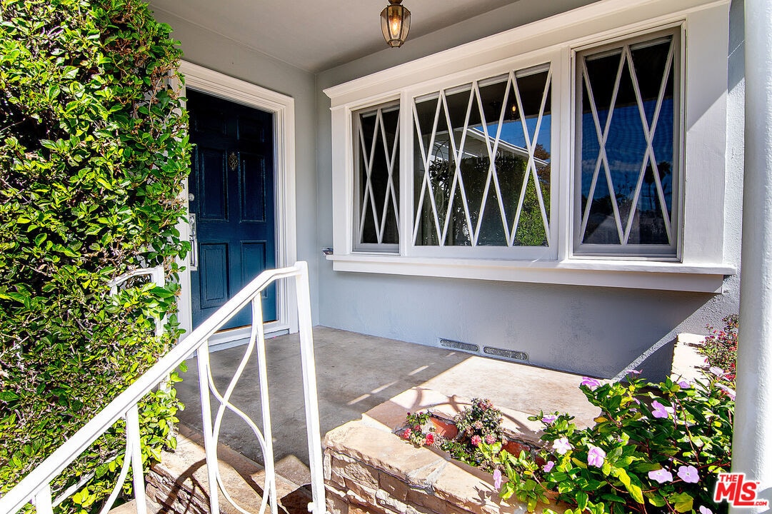 Primary Photo - 326 N Vista St