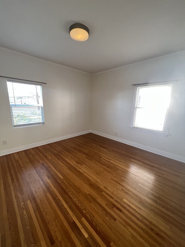 Building Photo - 419 N Orange Grove Ave