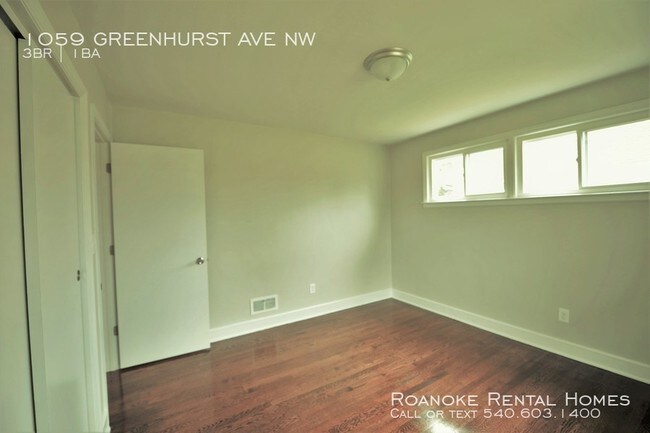 Building Photo - 1059 Greenhurst Ave NW