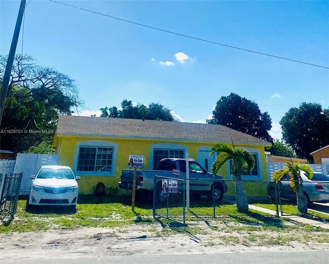 Building Photo - 10440 NW 28th Ct