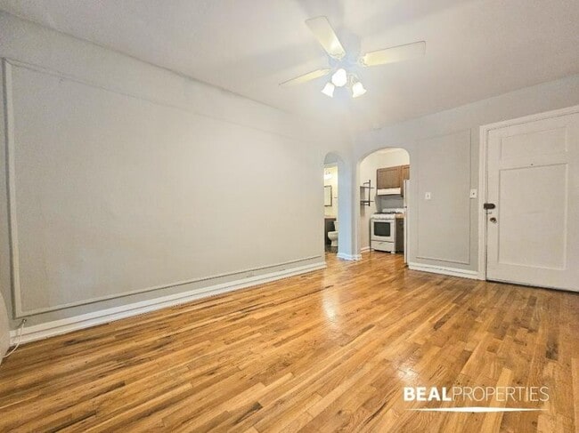 Building Photo - 1 bedroom in CHICAGO IL 60657
