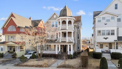 Building Photo - 351 Chestnut St
