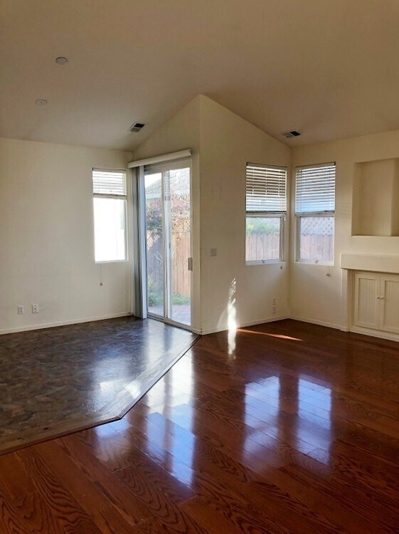 Building Photo - 3512 Heron's Circle