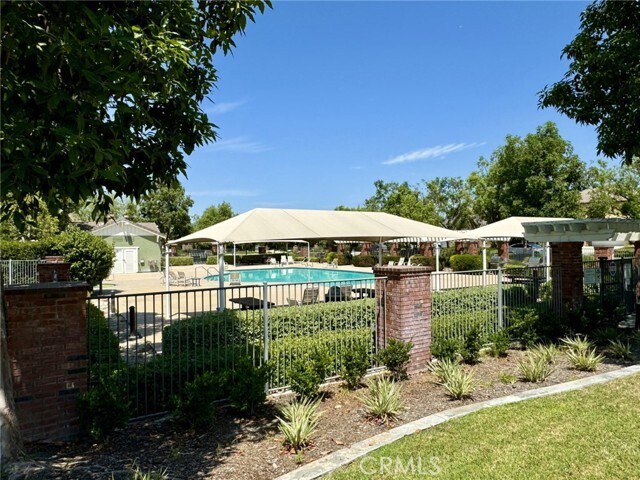 Foto del edificio - 15815 McIntosh Ave