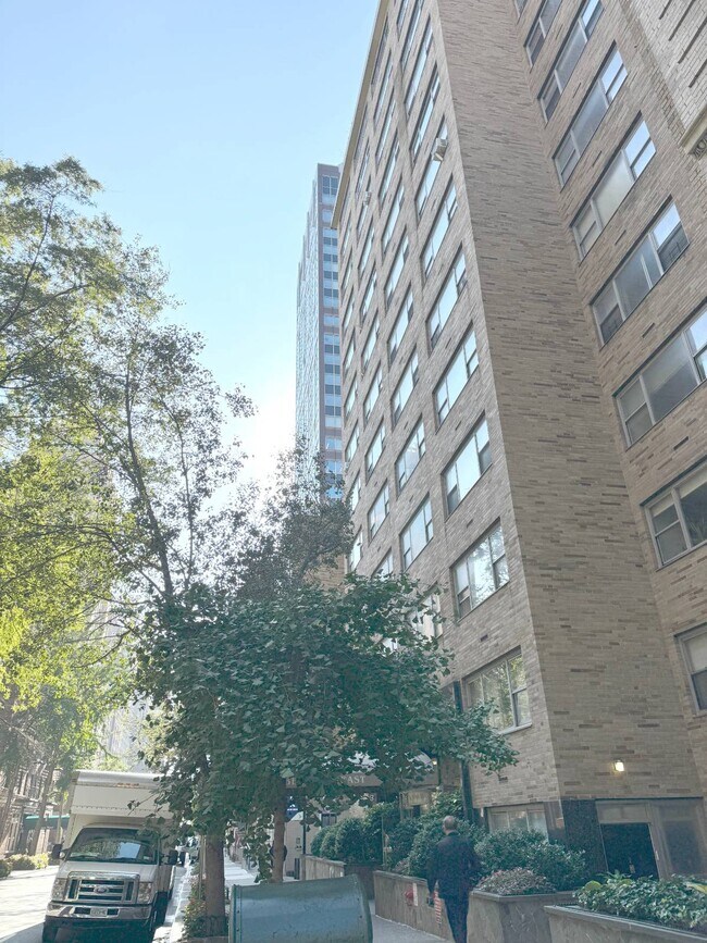 Foto del edificio - 330 E 49th St