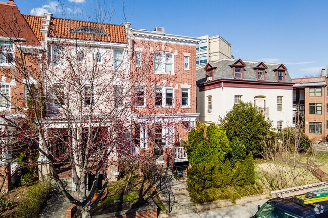 Foto del edificio - 2619 Garfield St NW