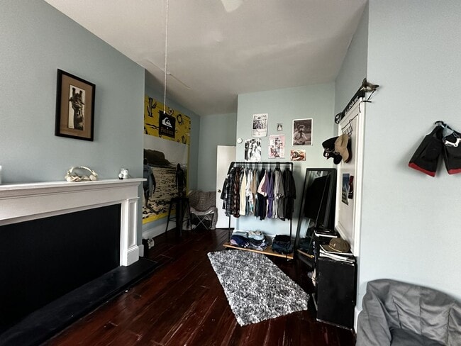 Building Photo - 333K