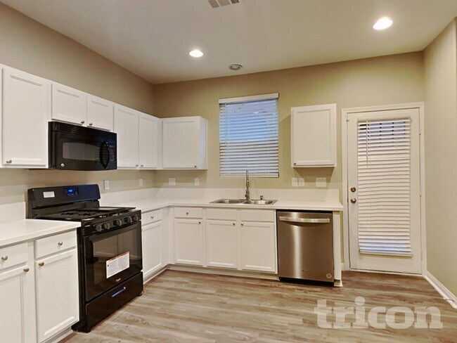 Foto del edificio - 10626 Seasonable Dr