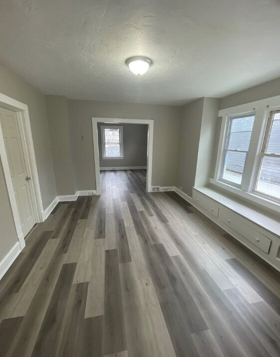 Building Photo - 3-Bedroom Duplex in Cleveland's Vibrant Neighborhood!