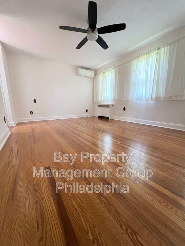 Building Photo - 1037 Montgomery Ave