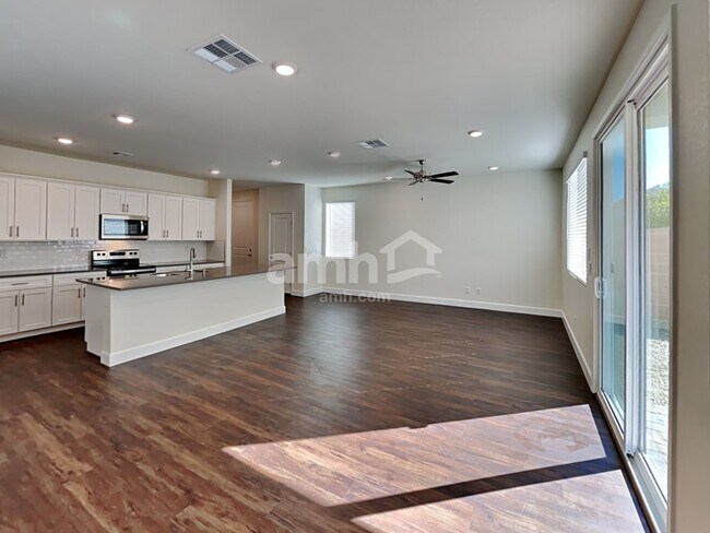 Building Photo - 571 Lotus Land Avenue