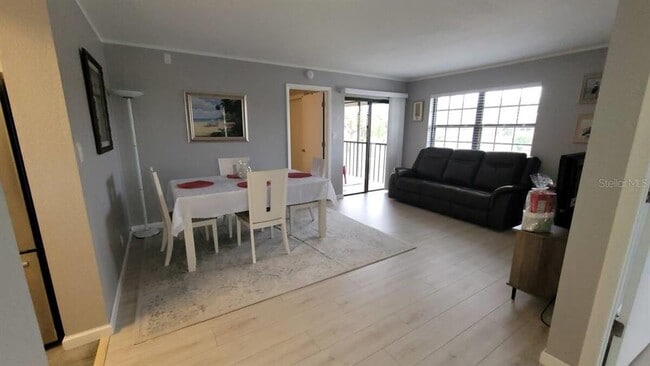 Foto del edificio - 19505 Quesada Ave