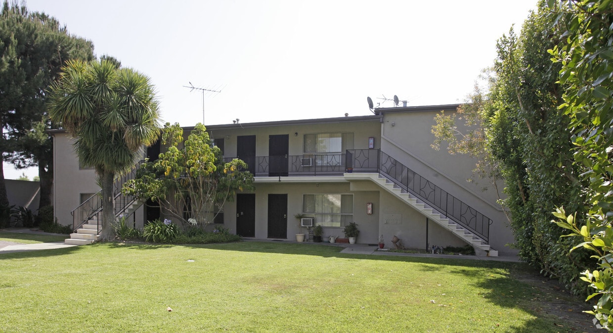 2037 E Wilshire Ave, Fullerton, CA 92831 Apartments in Fullerton, CA